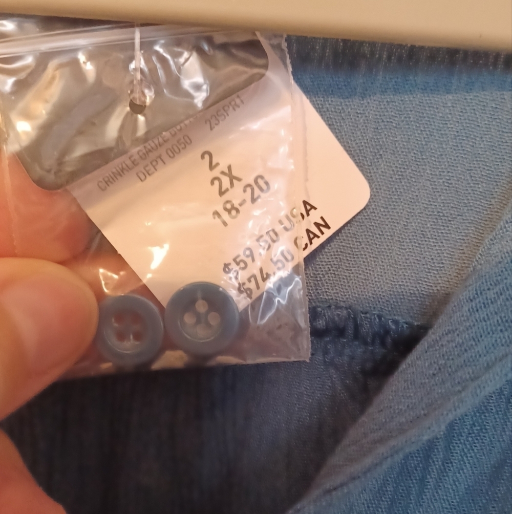 Torrid Crinkle Gauze Button-Front Peasant Top - Picture 7 of 11